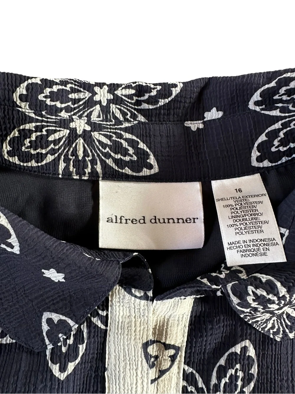 Alfred Dunner Navy and Cream Floral Button-Front Blouse 16 - Picture 2 of 10